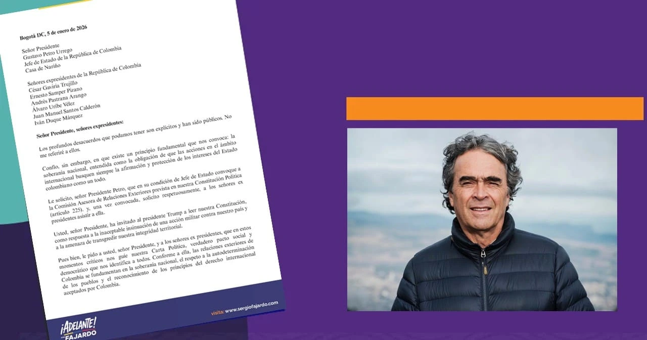 Sergio Fajardo posa mientras se muestra carta sobre soberanía nacional en Colombia