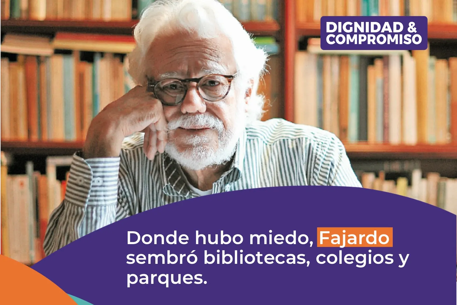 Imagen de Carlos Gaviría Diaz en pose reflexiva en un estudio